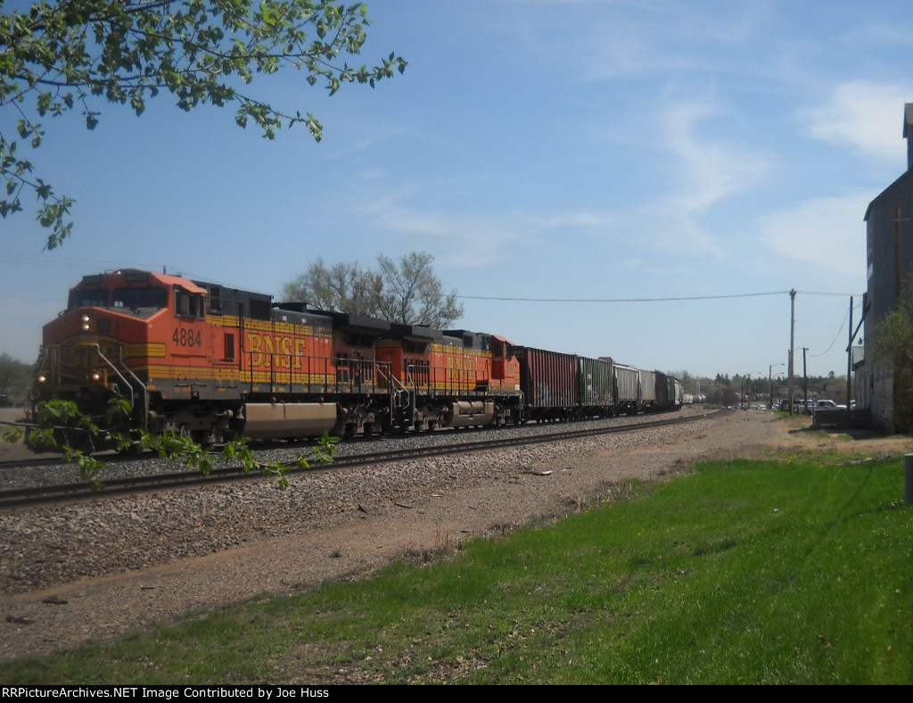 BNSF 4884 West